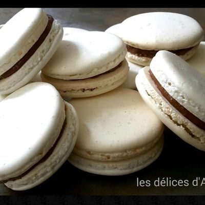 Macarons fourrés ganache au chocolat et noix de coco