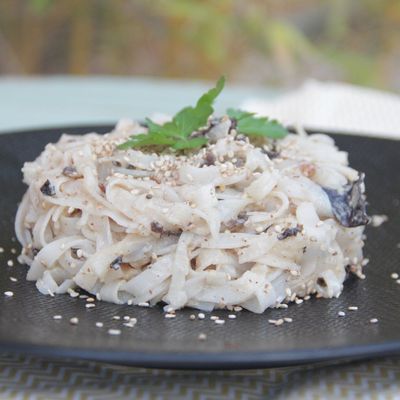 Tagiatelles de riz au tahin ( créme de sésame )