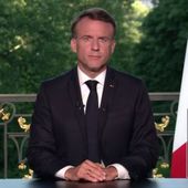 Ordo ab chaos. La dissolution n&rsquo;est pas un &laquo; coup de théâtre &raquo;. Juste un scénario écrit de longue date pour rendre le pays ingouvernable et préparer une reprise en mains d&rsquo;ici à 2027