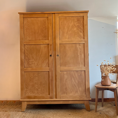 ARMOIRE VINTAGE PIEDS COMPAS