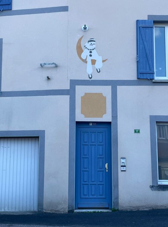 Mercredi 01 octobre 2025 Balade (en date du 27 sept 2025) dans les bois d'Enval jusqu'à la source Marie ,  Initialement exploitée au XIXᵉ siècle pour ses vertus médicinales, La source fut « perdue » vers 1920, puis retrouvée en 1999, Un aménagement (pompe à bras, restauration partielle) a été mis en place après sa redécouverte, le retour harde pour moi mais j'ai poursuivi  au village