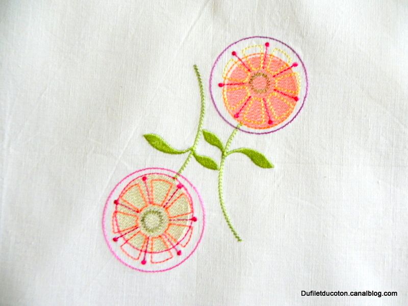 moderne, broderie machine, fleur, décalage