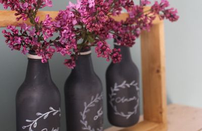 DIY déco florale : bois et bouteilles en verre