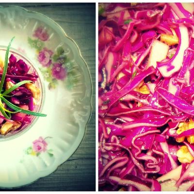 Food / Fresh Salade de chou rouge, pommes, noix, estragon et saumon fumé.... 