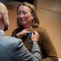 FRÉDÉRIC FOUGERAT REMET LES INSIGNES DE CHEVALIER DE L'ORDRE NATIONAL DU MÉRITE À SOPHIE DELANNOY