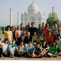 Photo de groupe devant le Taj Mahal.