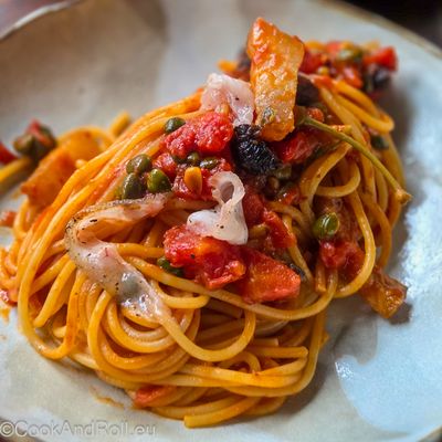 Spaghetti alla puttanesca con guanciale