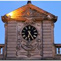LILLE : L’horloge de l’immeuble de la Grande Garde, sur la Grand’Place ...
