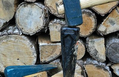Des outils perfectionnés pour fendre le bois...