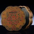 A rare Ming qiangjin and tianqi lacquer 'dragon' octafoil box and cover, Jiajing period (1522-1566)