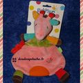 Doudou plat girafe rose vert babysun, velours, anneau de dentition, www.doudoupeluche.fr