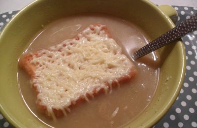 SOUPE A L'OIGNON GRATINÉE