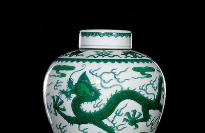 A fine green-enamel 'dragon' jar and cover, seal mark and period of Qianlong (1736-1795)