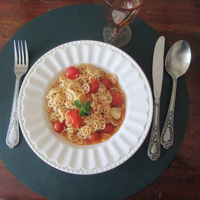 Pâtes artisanales allemandes à la tomate et à l'ail