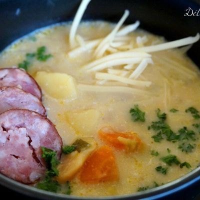 Soupe du chalet (aux légumes et à la saucisse)