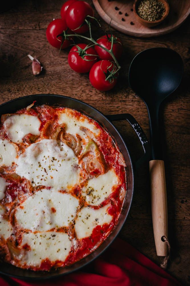 plat familial, pas cher, avec des légumes, plat végétarien, sans viande, gratin de fenouil, tomates, origan, mozzarella, basilic, recette été, méditerranéenne, facile, rapide