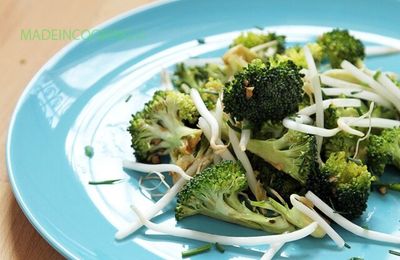 Salade de brocoli, germes de soja et sauce soja