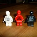 Les figurines de droide de protocole...