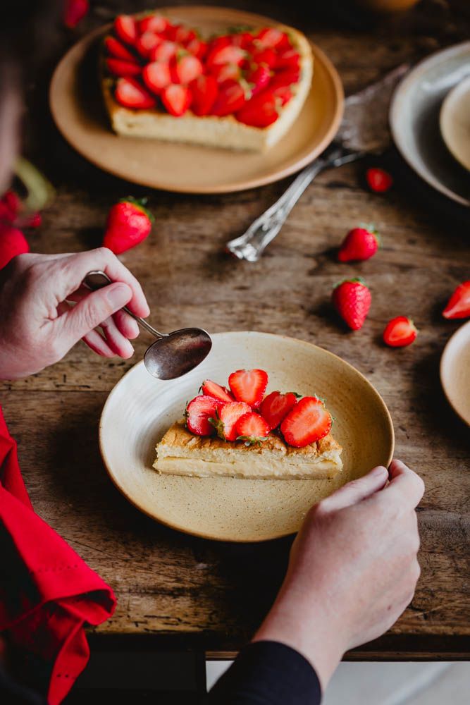 gateau magique, gateau à la vanille, fraises du périgord, recette de printemps, dessert aux fraises, recette facile, dessert de saison, dessert pour la fete des meres