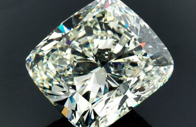 Magnificent, large and fine cushion-cut diamond, 24.37 ct J/VVS1, vg/vg with strong fluorescence