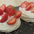 Petites pavlovas aux fraises