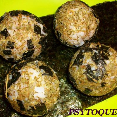 onigiri sushi à la ciboulette