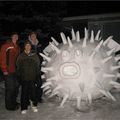 Austin Connor et Trevor sculpture sur neige