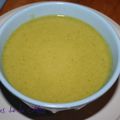 Soupe de brocolis au fromage ail et fines herbes