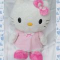Doudou Peluche Hello Kitty Range Pyjama Robe Rayures Verticales Rose Et Blanc Sanrio