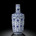 A fine blue and white bottle vase, Seal mark and period of Daoguang (1821-1850)