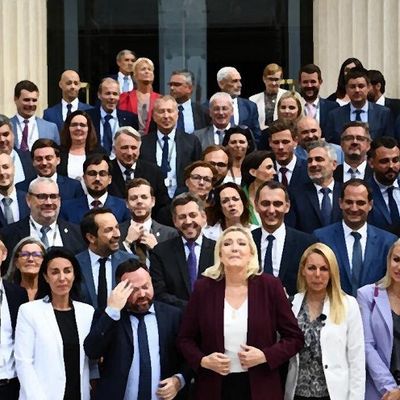 Marine Le Pen en tête dans un sondage : attention au buzz !