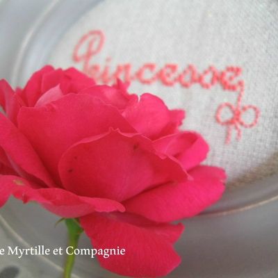 Princesse et petit nœud ... au point de croix
