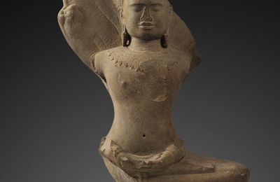 Buddha paré protégé par la nâga, Art Khmer, transition des styles du Baphuon et d’Angkor Vat, 11°-12° siècles