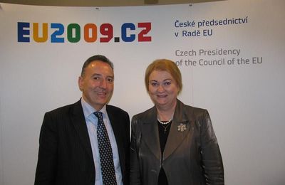 Stéphane Buffetaut avec Anna Zaborzka, présidente