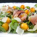 Salade de chèvre chaud au lard, melon et jambon de Parme