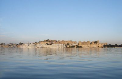 Udaipur : Eau, terre et ciel...