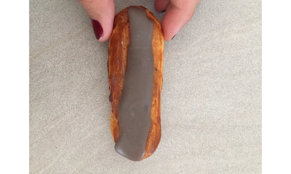 Éclair au chocolat 