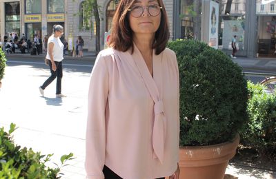 BLOUSE CRAVATE Burda en crêpe rose