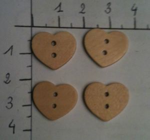 vide placard : boutons en bois