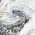 15.000 foyers privés d'électricité, des vents à 160 km/h, c'est la tempête Darragh  qui sévit ce week-end — 15,000 homes are currently without electricity, winds of 160 km/h, it's storm Darragh that is raging this weekend