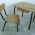 Chaise et banc d'écolier