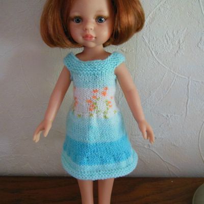 petite robe d'été, enfin adaptée à la taille de la poupée !