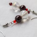 BOUCLES D'OREILLES BLANC ET GRENAT * VENDU