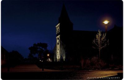 Tombée de nuit sur l'église de * A main levée*