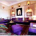 Salon marocain mauve luxueux 