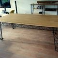  Nouveau modèle de table : dimension 200 x 100 acier crénelé noir plateau chêne vernis naturel.