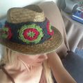 Mon chapeau customisé porté