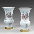 Allemagne, Meissen (porcelaine). Paire de grands vases cornets. XVIIIe siècle.
