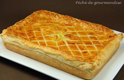 Tourte de sanglier aux girolles et sauce au poivre