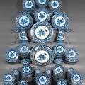 ﻿Ensemble de 239 pièces en porcelaine de Chine, de la Compagnie des Indes pour le marché hollandais, décor dit "Merian", vers 17